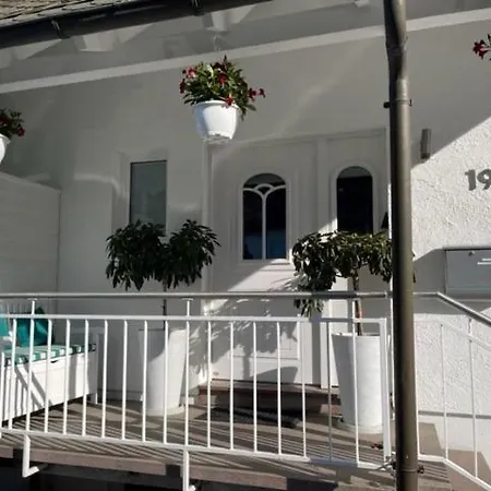 Apartment The Deluxe: Ski-to-market Luxury With Garden