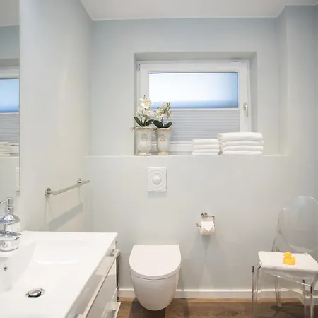 Apartment The Deluxe: Ski-to-market Luxury With Garden