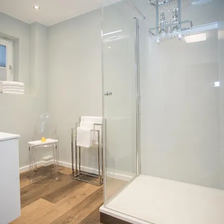 Apartment The Deluxe: Ski-to-market Luxury With Garden