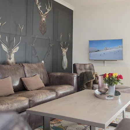 The Deluxe: Ski-to-market Luxury With Garden